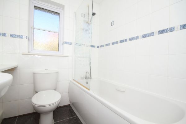 Cost of Shower Window Replacement in Belleville